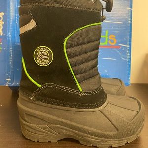 Totes Kids Snow Boots.